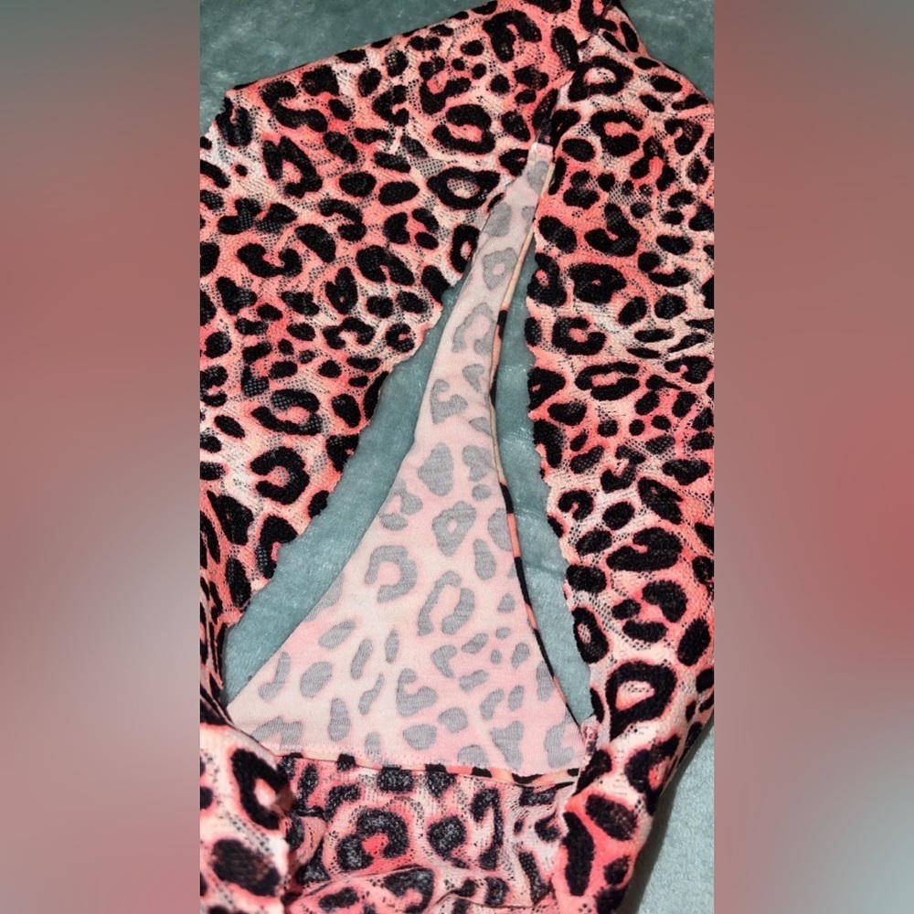 Victoria’s Secret PINK No-Show Seamless Thong Leopard Print Size Medium - Picture 5 of 7